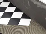 Как положить плитку на пол в ванной – укладка по шагам