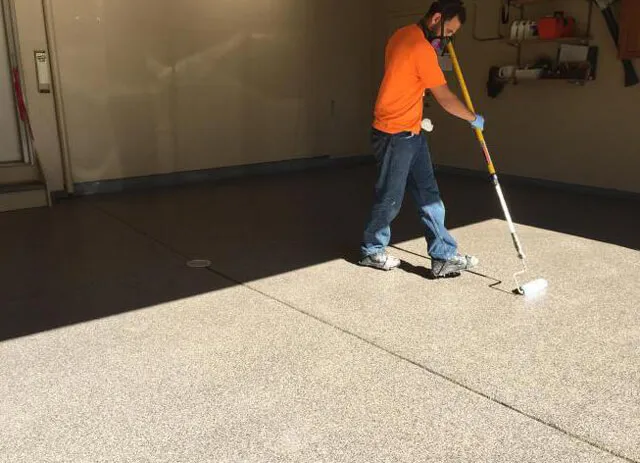 Чем обработать бетонный пол: обработка от пыли, чем покрыть, чтобы не .