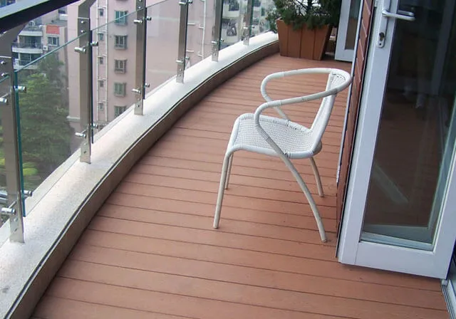 Укладка деревянного пола на балконе