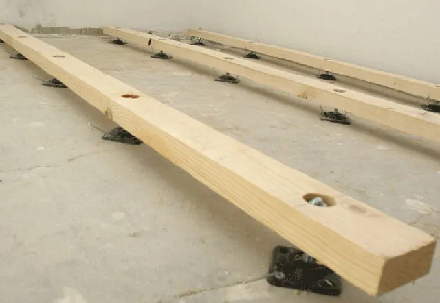 Как крепить лаги к бетонному полу: крепеж для лаг, установка на .