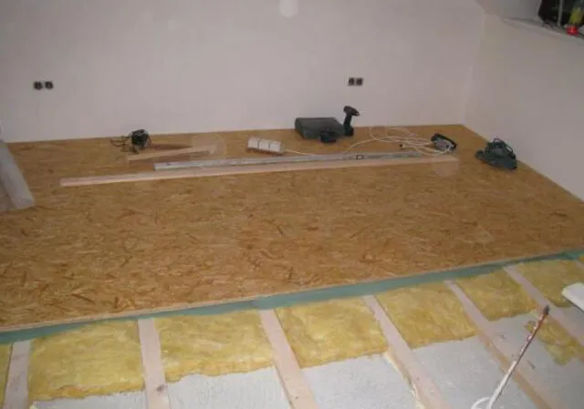Как выровнять деревянный и бетонный пол под линолеум своими руками: инструкция
